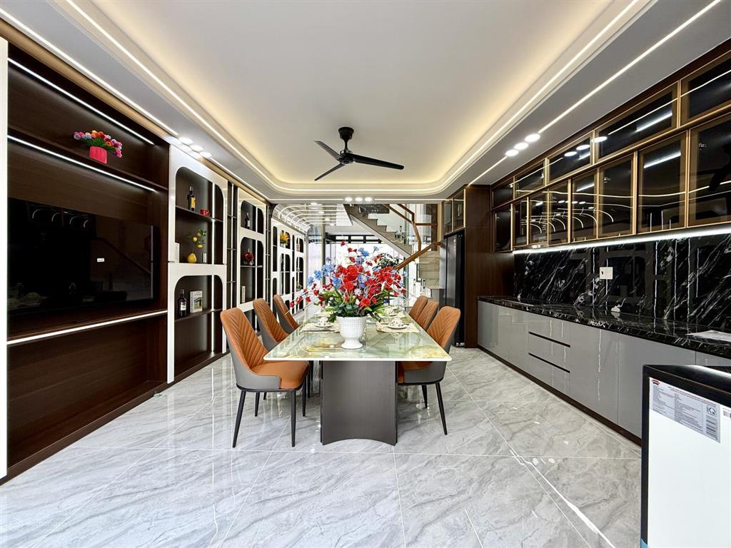 Nhà 1 sẹc ngắn dương thị mười, dt4.10x18m, nở hậu 5.25m, lửng, 3 lầu, 4pn, sân thượng, gara ô tô