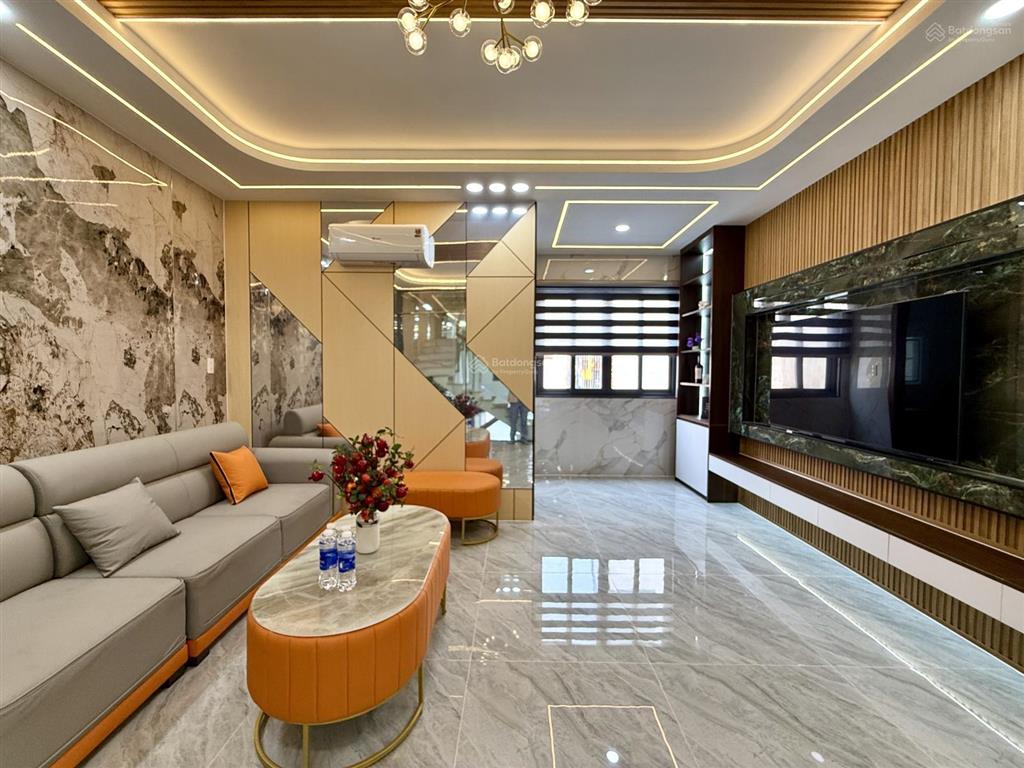 Nhà 1 sẹc ngắn dương thị mười, dt4.10x18m, nở hậu 5.25m, lửng, 3 lầu, 4pn, sân thượng, gara ô tô