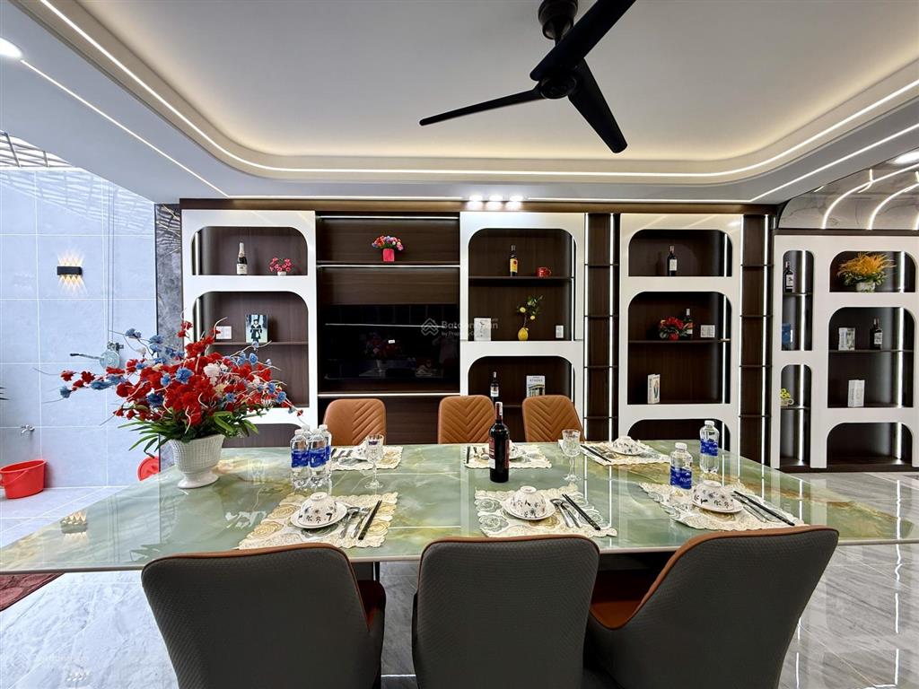 Nhà 1 sẹc ngắn dương thị mười, dt4.10x18m, nở hậu 5.25m, lửng, 3 lầu, 4pn, sân thượng, gara ô tô