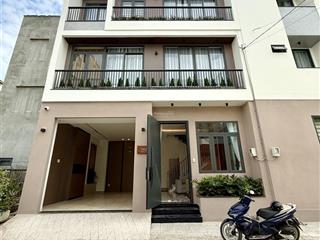 Nhà ngang 8mx7m, trệt, 3 lầu, 4pn, gara ô tô, sân thượng, sát bên sông sài gòn, hướng tây nam