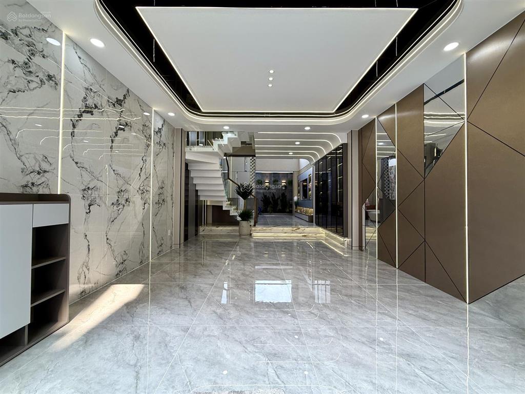 Nhà ngay ngã tư ga, sát bên gò vấp, dt4.7mx14m, lửng, 3 lầu, 4pn, gara ô tô, p.thờ, sân thượng