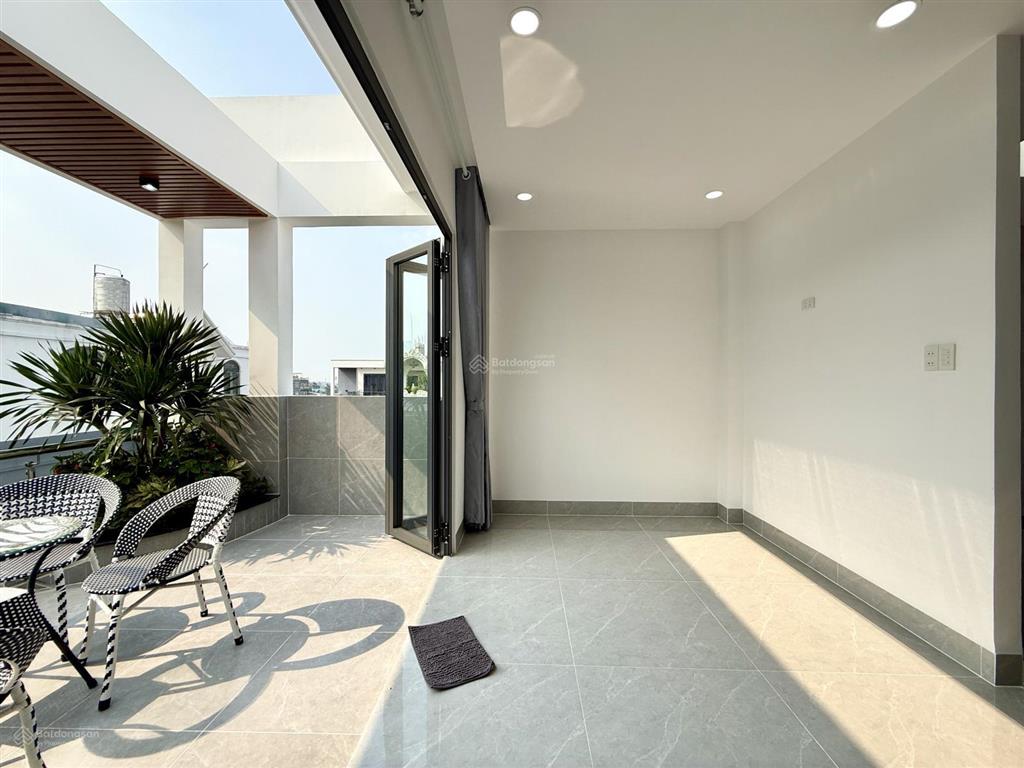 Nhà ngay ngã tư ga, sát bên gò vấp, dt4.7mx14m, lửng, 3 lầu, 4pn, gara ô tô, p.thờ, sân thượng