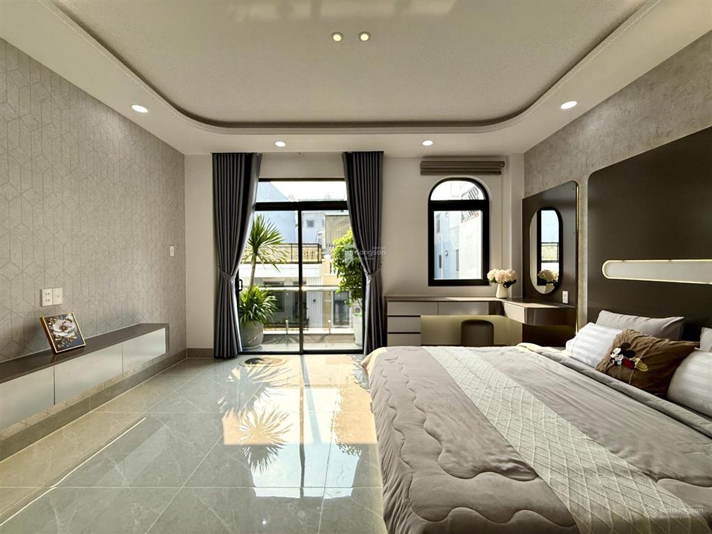 Nhà ngay ngã tư ga, sát bên gò vấp, dt4.7mx14m, lửng, 3 lầu, 4pn, gara ô tô, p.thờ, sân thượng