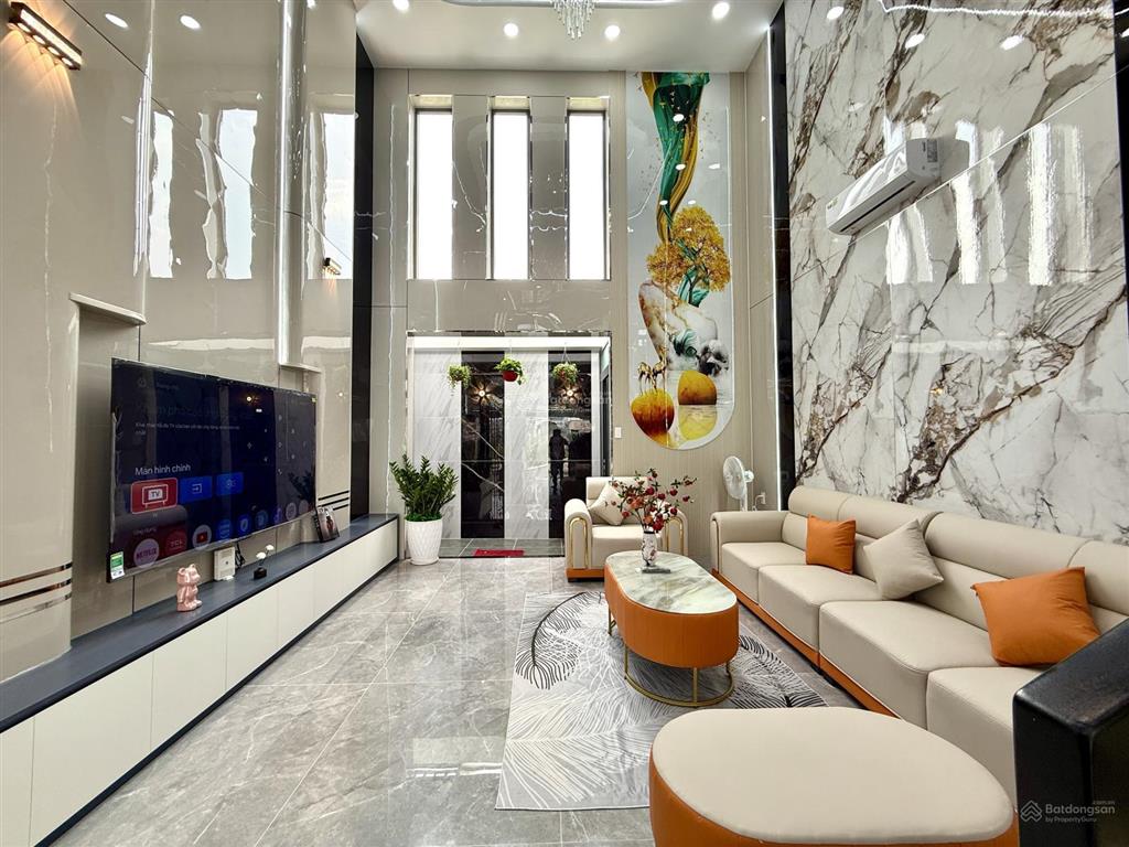 Nhà 4 tầng lầu, sát dự án công viên, dt4.5x14m, 4pn, p.thờ, gara ô tô, s.thượng, p.xông hơi