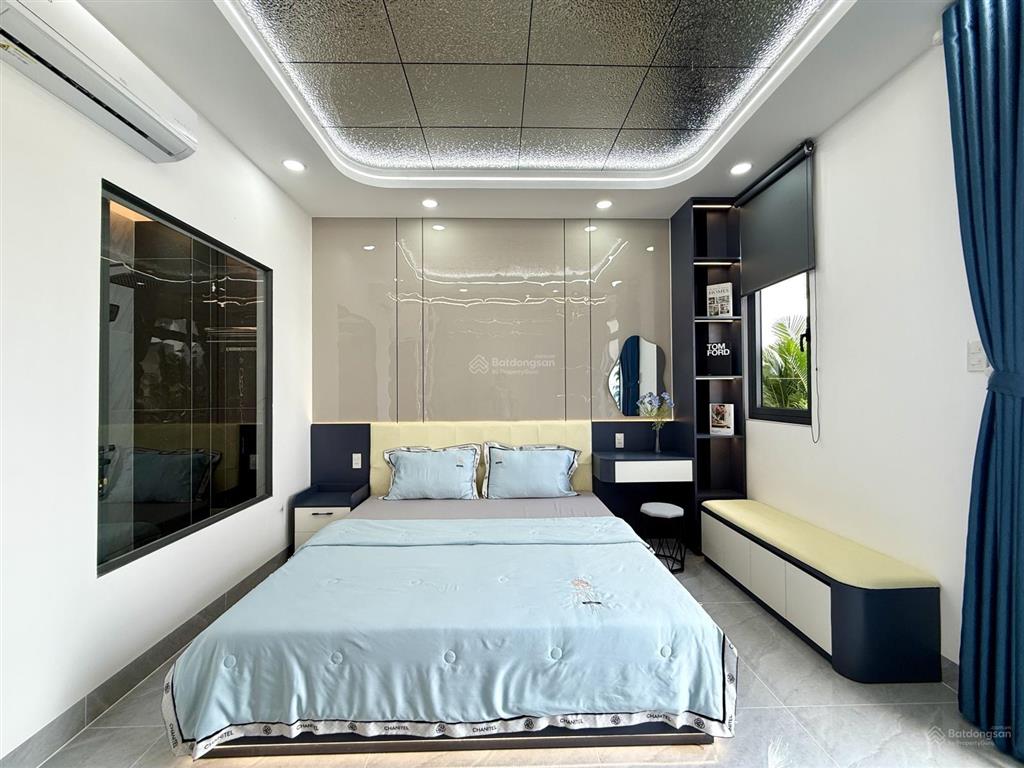 Nhà 4 tầng lầu, sát dự án công viên, dt4.5x14m, 4pn, p.thờ, gara ô tô, s.thượng, p.xông hơi