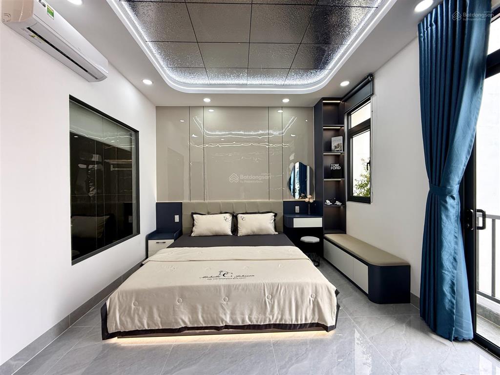 Nhà 4 tầng lầu, sát dự án công viên, dt4.5x14m, 4pn, p.thờ, gara ô tô, s.thượng, p.xông hơi