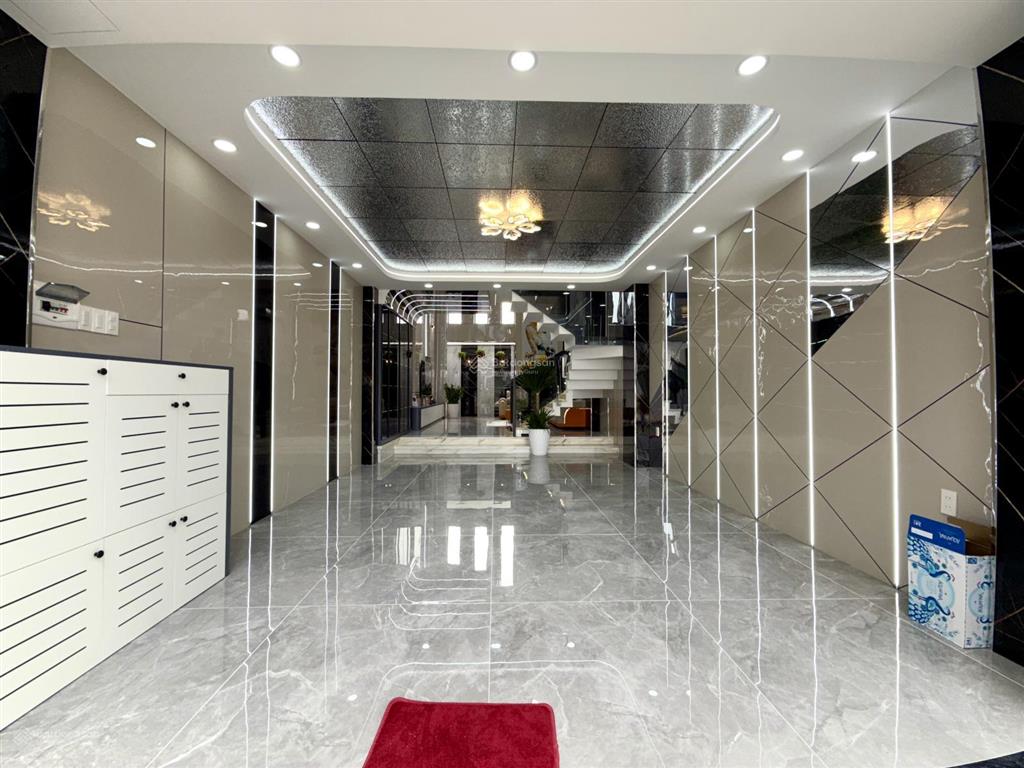 Nhà 4 tầng lầu, sát dự án công viên, dt4.5x14m, 4pn, p.thờ, gara ô tô, s.thượng, p.xông hơi