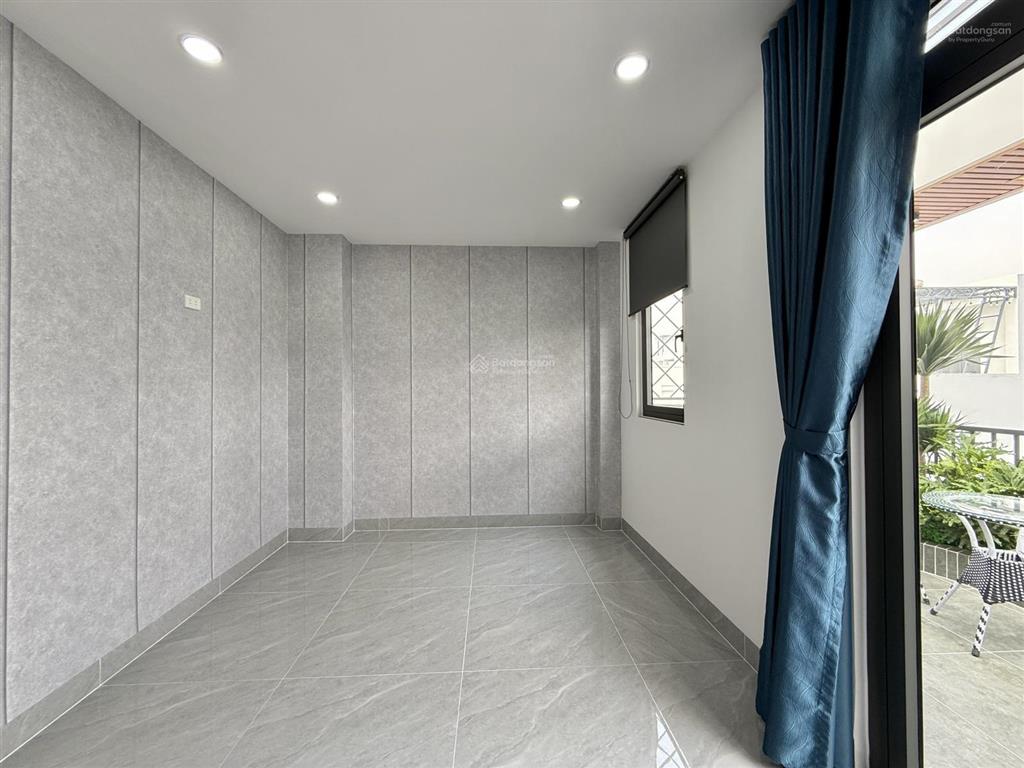 Nhà 4 tầng lầu, sát dự án công viên, dt4.5x14m, 4pn, p.thờ, gara ô tô, s.thượng, p.xông hơi