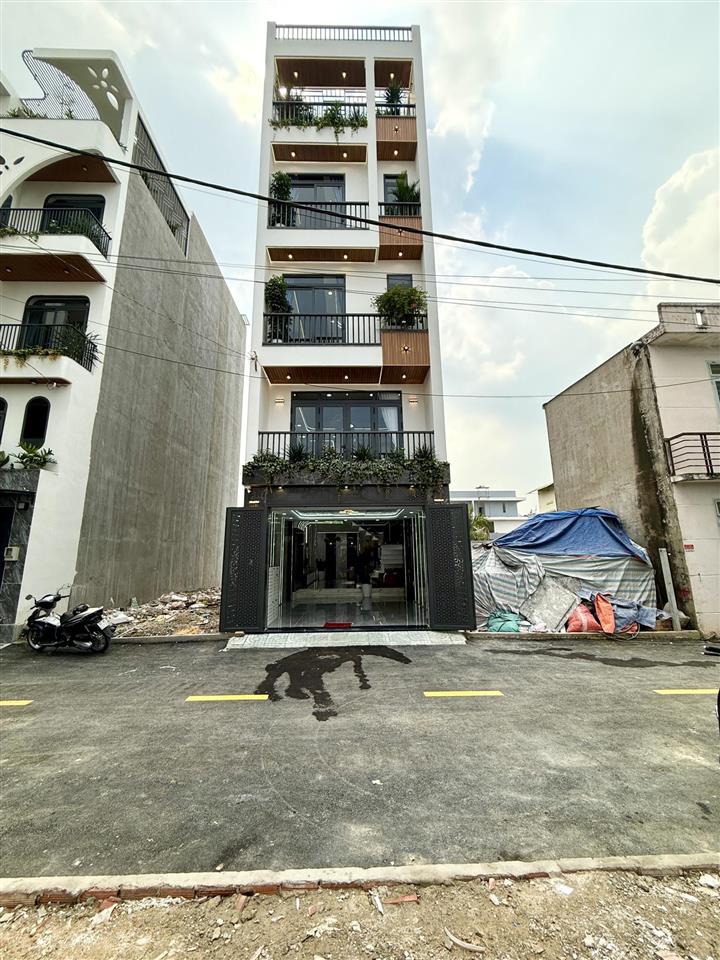 Nhà 4 tầng lầu, sát dự án công viên, dt4.5x14m, 4pn, p.thờ, gara ô tô, s.thượng, p.xông hơi