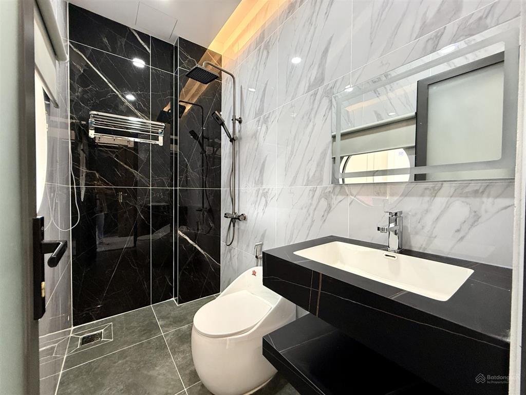 Nhà 4 tầng lầu, sát dự án công viên, dt4.5x14m, 4pn, p.thờ, gara ô tô, s.thượng, p.xông hơi