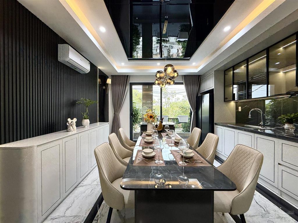 Nhà mặt kênh đường thông, sát bên trường học, dt4.3x15m, lửng, 3 lầu, 4pn, p.thờ, s.thượng