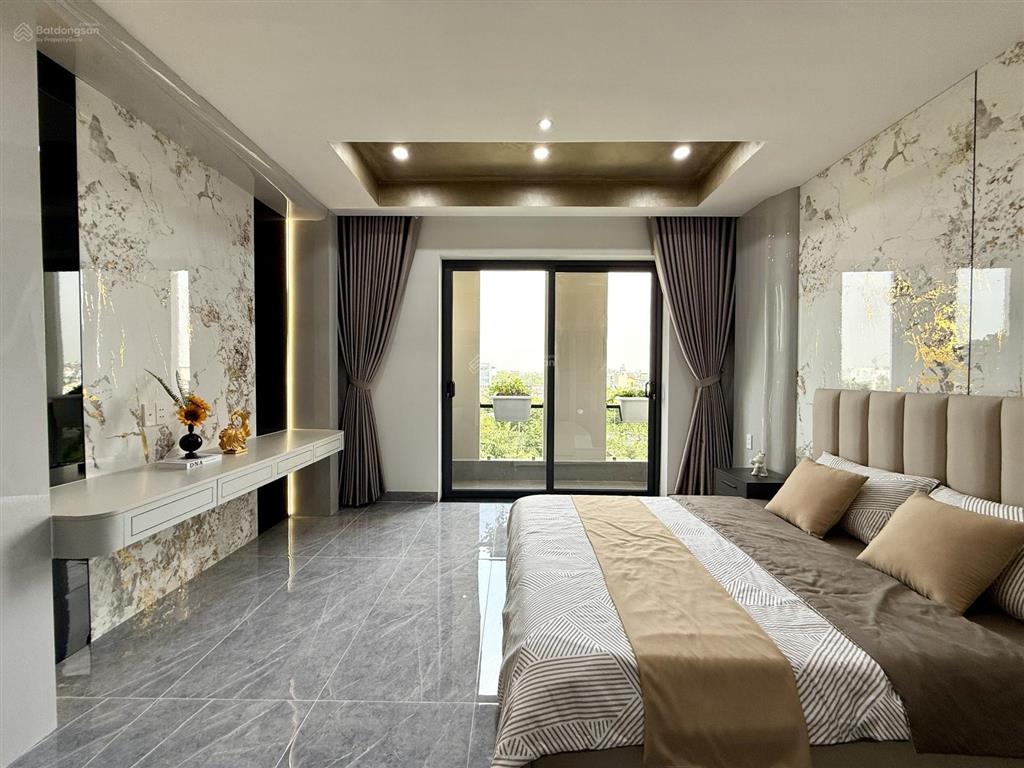 Nhà mặt kênh đường thông, sát bên trường học, dt4.3x15m, lửng, 3 lầu, 4pn, p.thờ, s.thượng