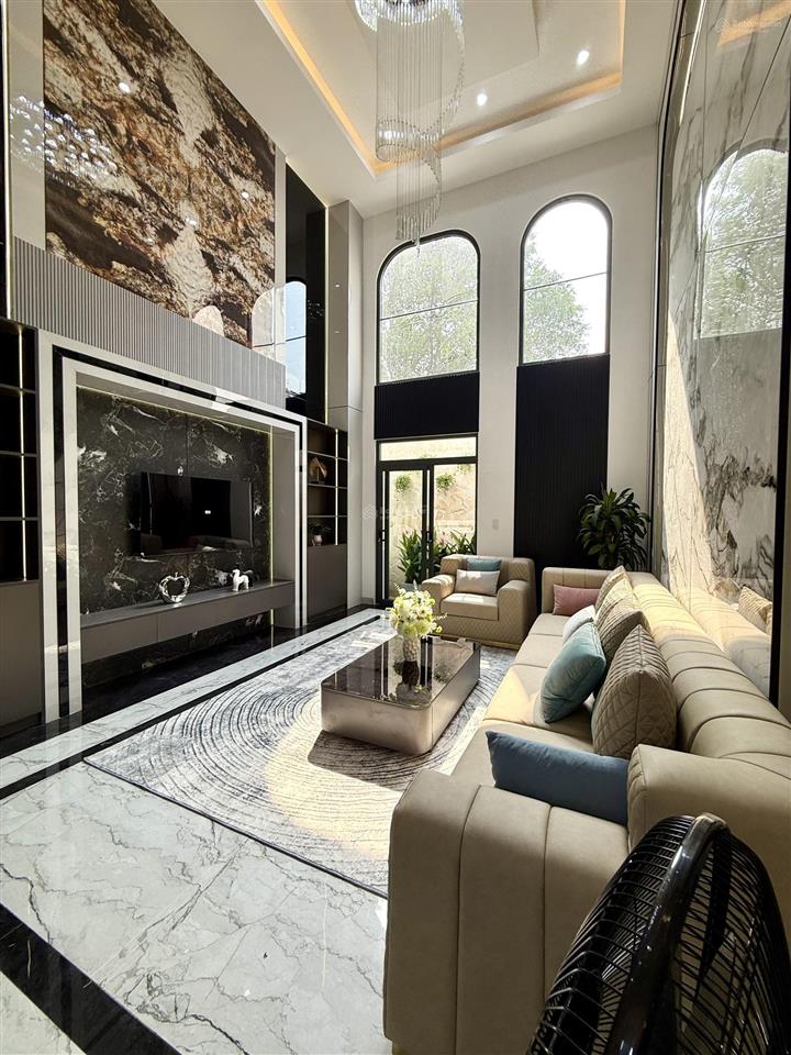 Nhà mặt kênh đường thông, sát bên trường học, dt4.3x15m, lửng, 3 lầu, 4pn, p.thờ, s.thượng