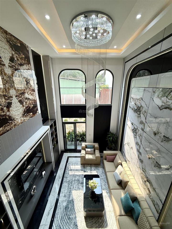 Nhà mặt kênh đường thông, sát bên trường học, dt4.3x15m, lửng, 3 lầu, 4pn, p.thờ, s.thượng