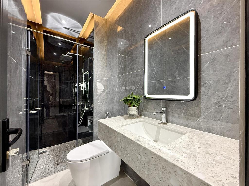 Nhà mặt kênh đường thông, sát bên trường học, dt4.3x15m, lửng, 3 lầu, 4pn, p.thờ, s.thượng