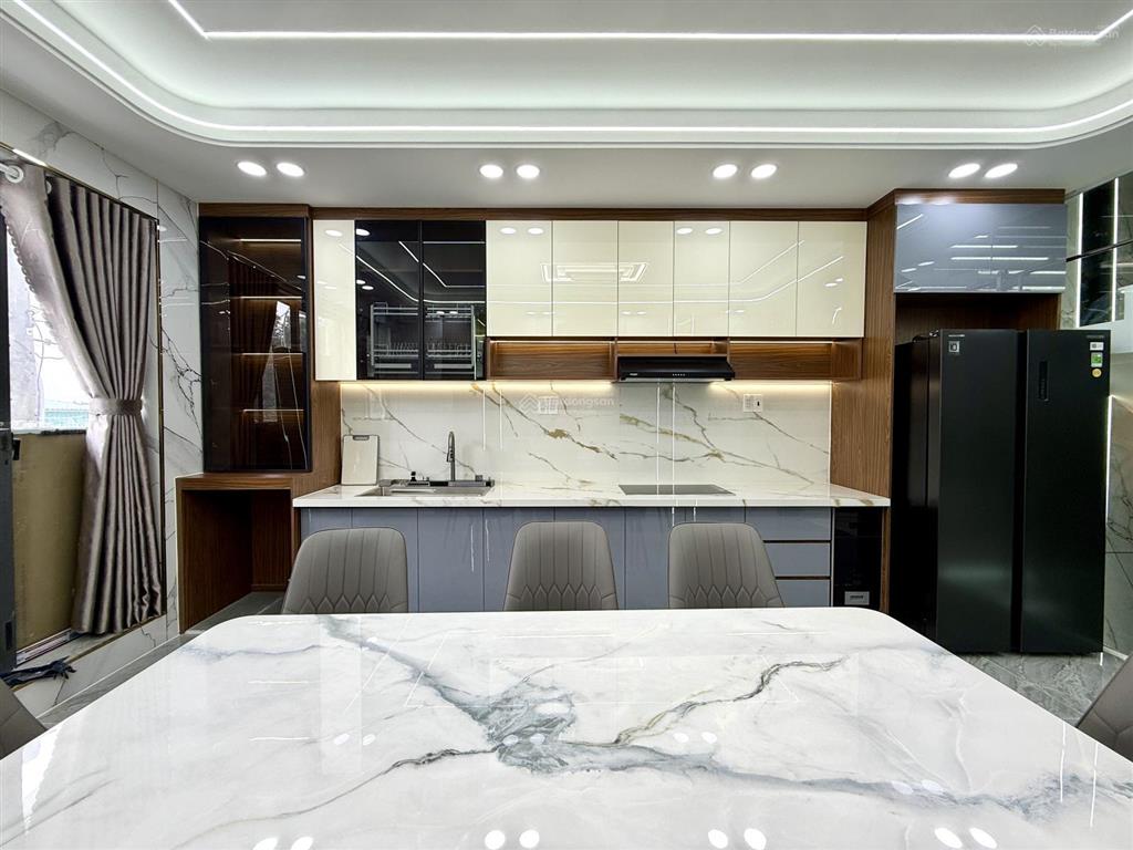 Nhà có thang máy, kế bên bện viện q12, dt4x20m, lửng, 3 lầu, 4pn, gara ô tô, sân thượng, 8,85 tỷ