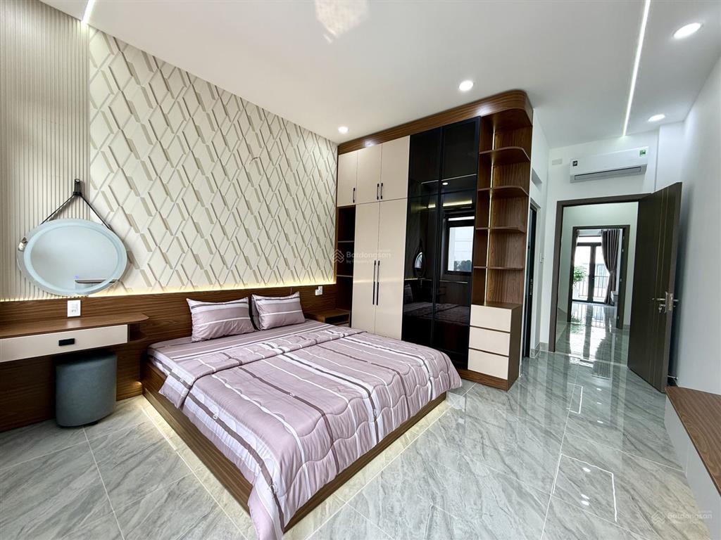 Nhà có thang máy, kế bên bện viện q12, dt4x20m, lửng, 3 lầu, 4pn, gara ô tô, sân thượng, 8,85 tỷ