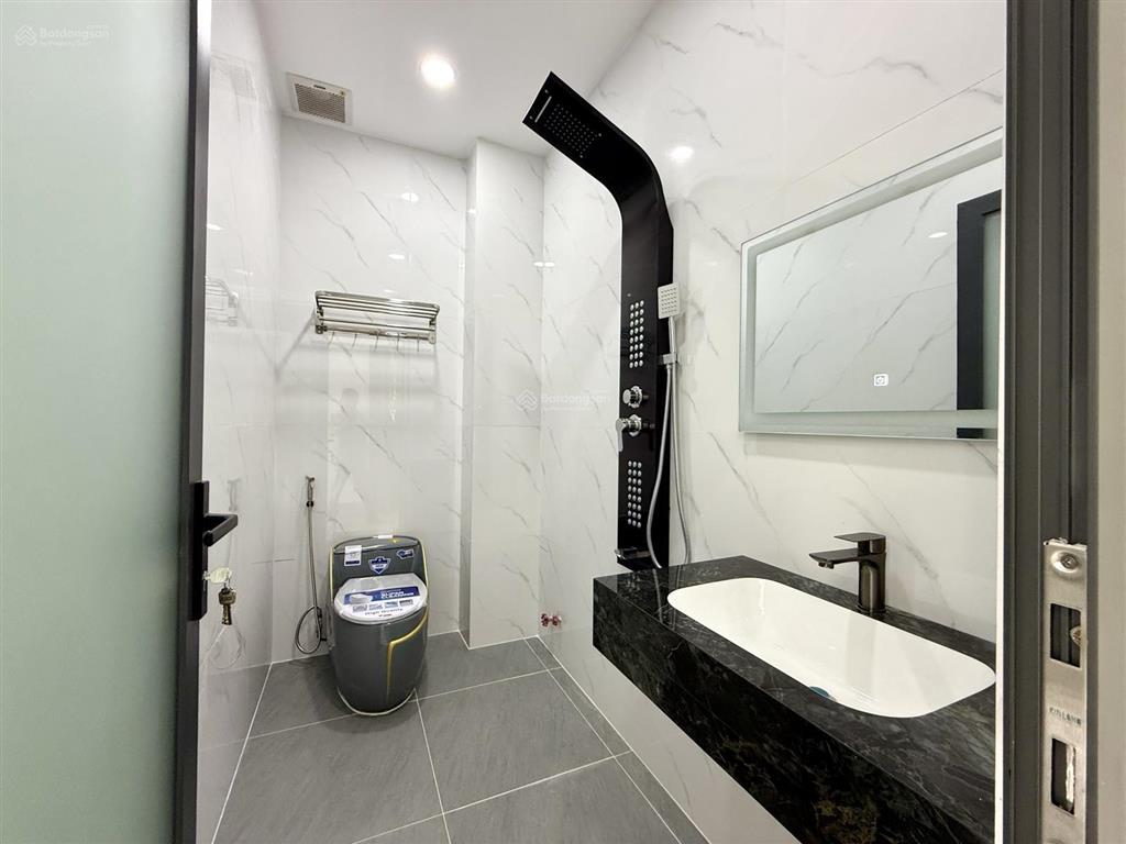 Nhà có thang máy, kế bên bện viện q12, dt4x20m, lửng, 3 lầu, 4pn, gara ô tô, sân thượng, 8,85 tỷ