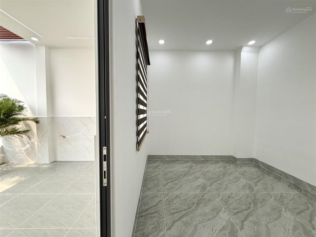 Nhà có thang máy, kế bên bện viện q12, dt4x20m, lửng, 3 lầu, 4pn, gara ô tô, sân thượng, 8,85 tỷ