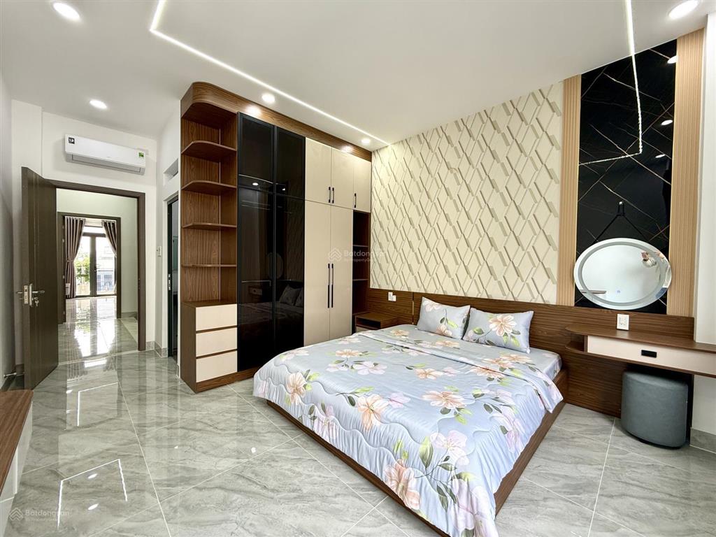 Nhà có thang máy, kế bên bện viện q12, dt4x20m, lửng, 3 lầu, 4pn, gara ô tô, sân thượng, 8,85 tỷ