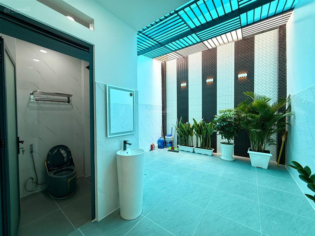 Nhà có thang máy, kế bên bện viện q12, dt4x20m, lửng, 3 lầu, 4pn, gara ô tô, sân thượng, 8,85 tỷ