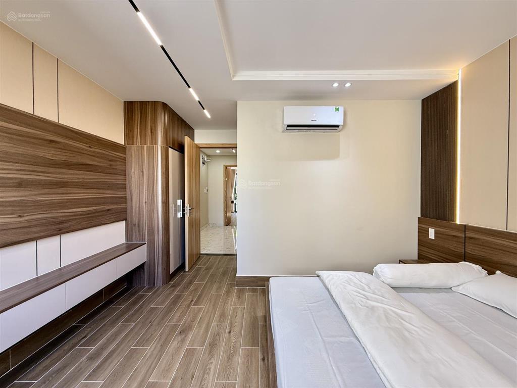 Nhà sát gò vấp, chưa qua ql 1a, dt4.2x17m, lửng, 3 lầu, 4pn, gara ô tô, sân thượng, hướng đông nam