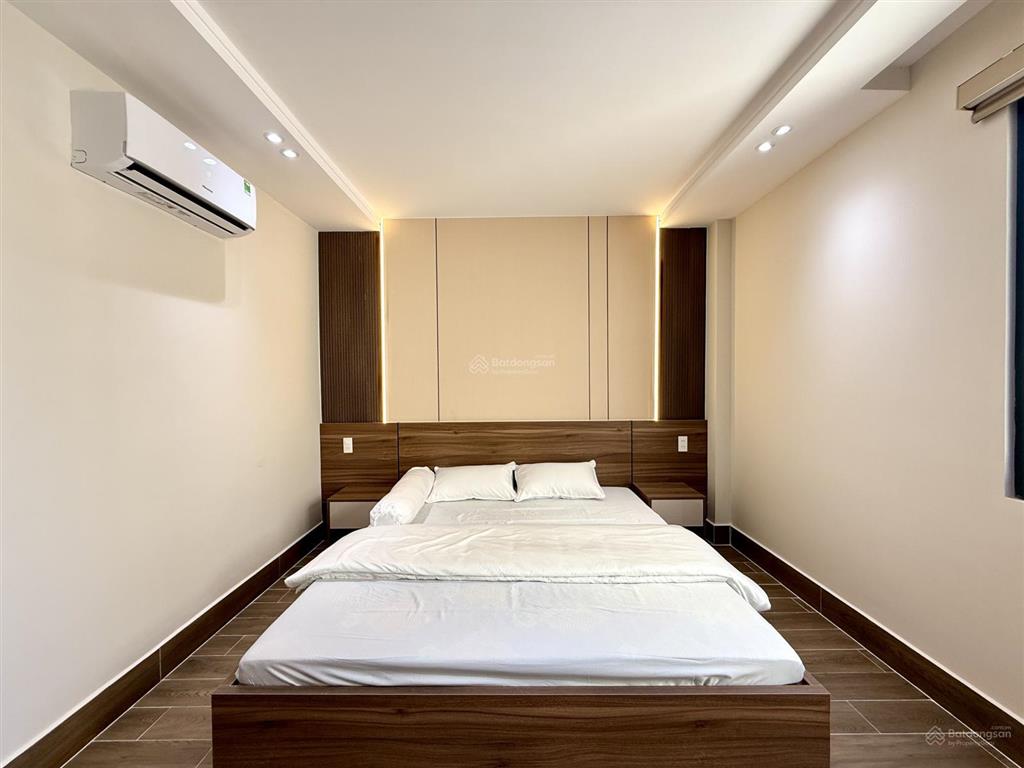 Nhà sát gò vấp, chưa qua ql 1a, dt4.2x17m, lửng, 3 lầu, 4pn, gara ô tô, sân thượng, hướng đông nam