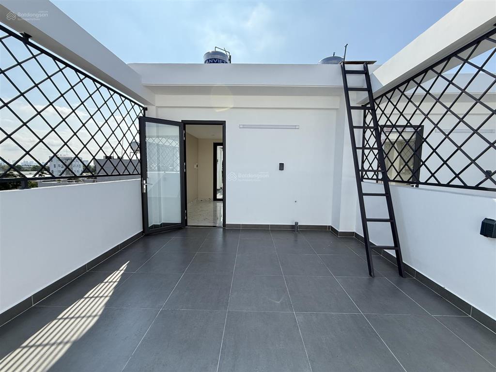 Nhà sát gò vấp, chưa qua ql 1a, dt4.2x17m, lửng, 3 lầu, 4pn, gara ô tô, sân thượng, hướng đông nam