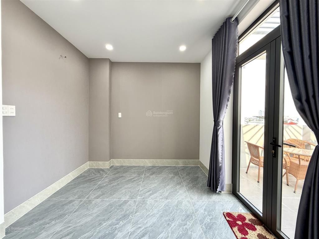 Nhà có thang máy, sát bên cụm trường học và ubp, dt4mx20m, lửng, 3 lầu, 4pn, hướng đn, 8.45 tỷ