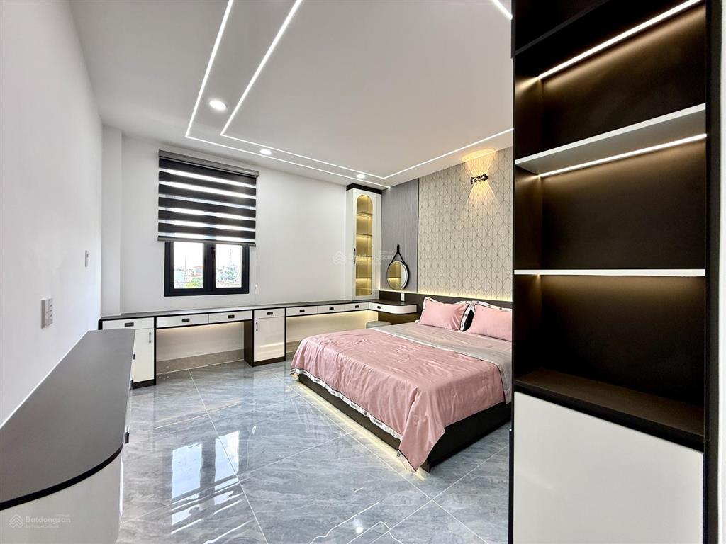 Nhà có thang máy, sát bên cụm trường học và ubp, dt4mx20m, lửng, 3 lầu, 4pn, hướng đn, 8.45 tỷ