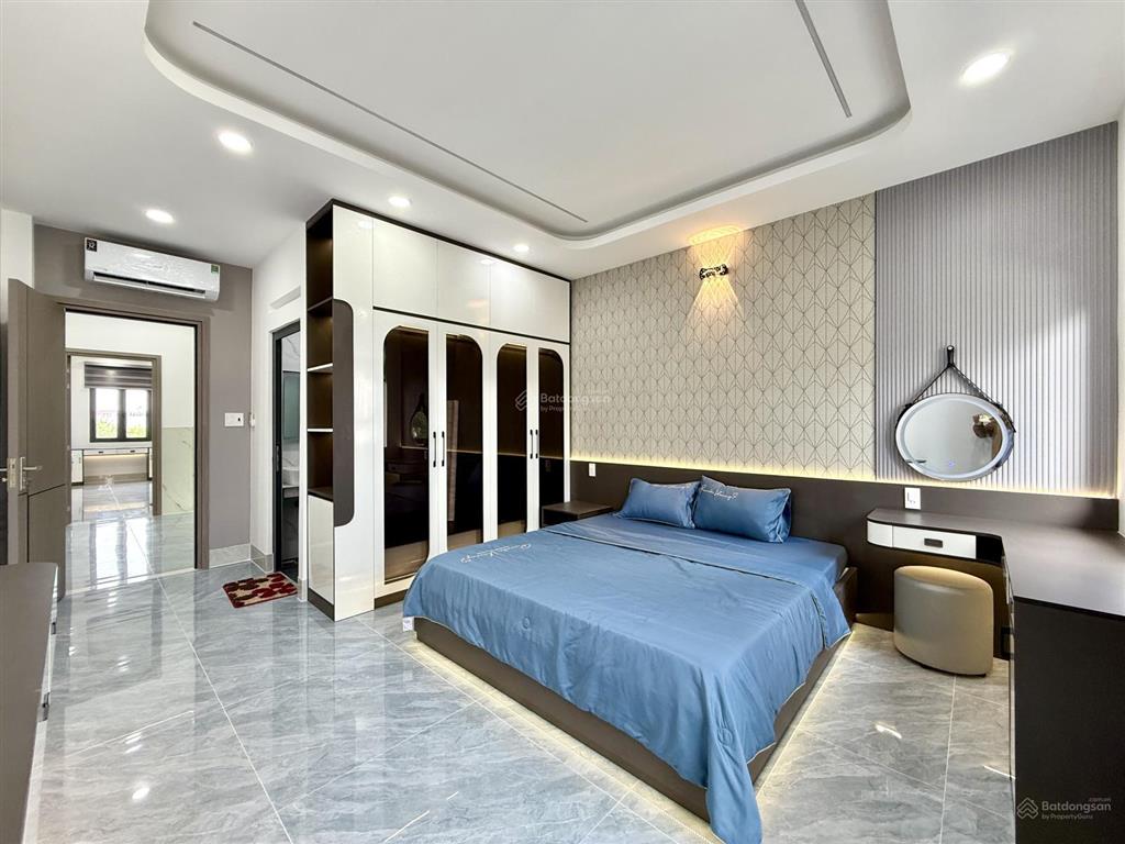 Nhà có thang máy, sát bên cụm trường học và ubp, dt4mx20m, lửng, 3 lầu, 4pn, hướng đn, 8.45 tỷ