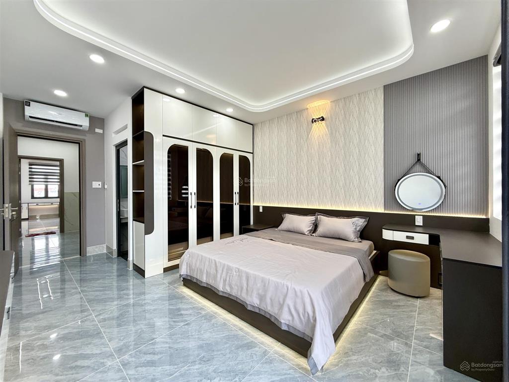 Nhà có thang máy, sát bên cụm trường học và ubp, dt4mx20m, lửng, 3 lầu, 4pn, hướng đn, 8.45 tỷ