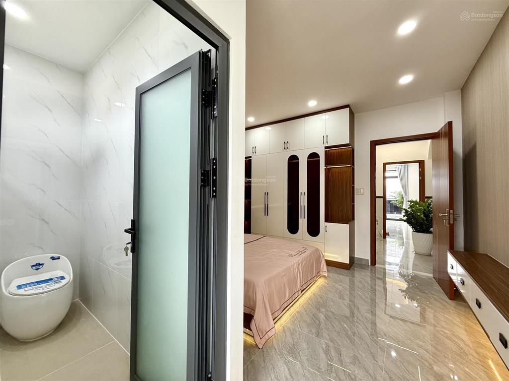 Nhà ngay bên ubp và trường học, dt4x15m, lửng, 3 lầu, 4pn, p.xông hơi, gara ô tô, p.thờ, 6.7 ty