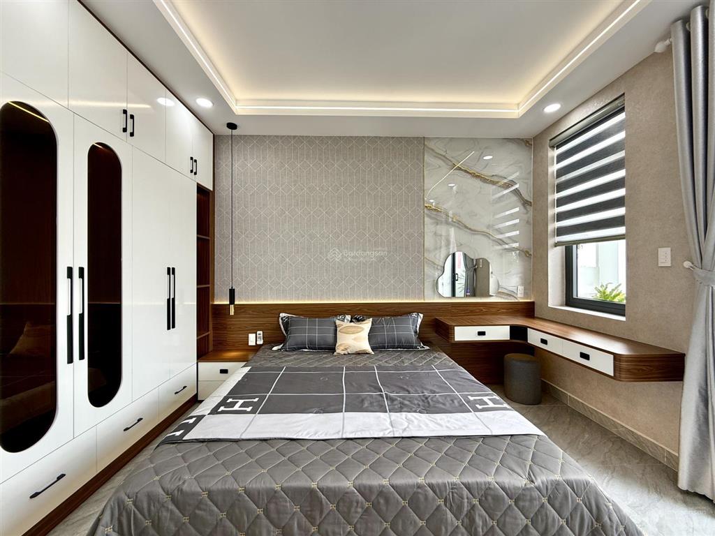 Nhà ngay bên ubp và trường học, dt4x15m, lửng, 3 lầu, 4pn, p.xông hơi, gara ô tô, p.thờ, 6.7 ty