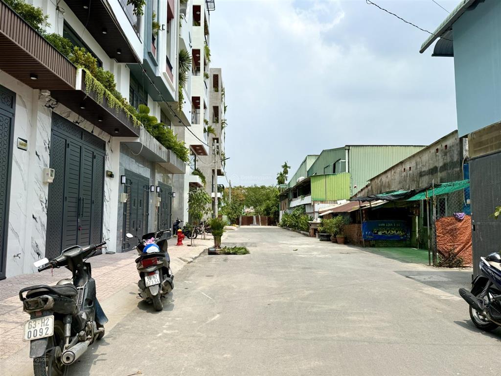 Nhà ngay bên ubp và trường học, dt4x15m, lửng, 3 lầu, 4pn, p.xông hơi, gara ô tô, p.thờ, 6.7 ty