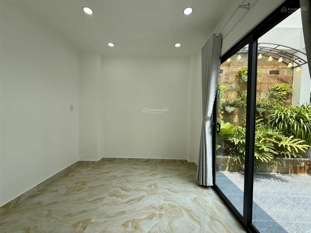 Nhà ngay bên ubp và trường học, dt4x15m, lửng, 3 lầu, 4pn, p.xông hơi, gara ô tô, p.thờ, 6.7 ty