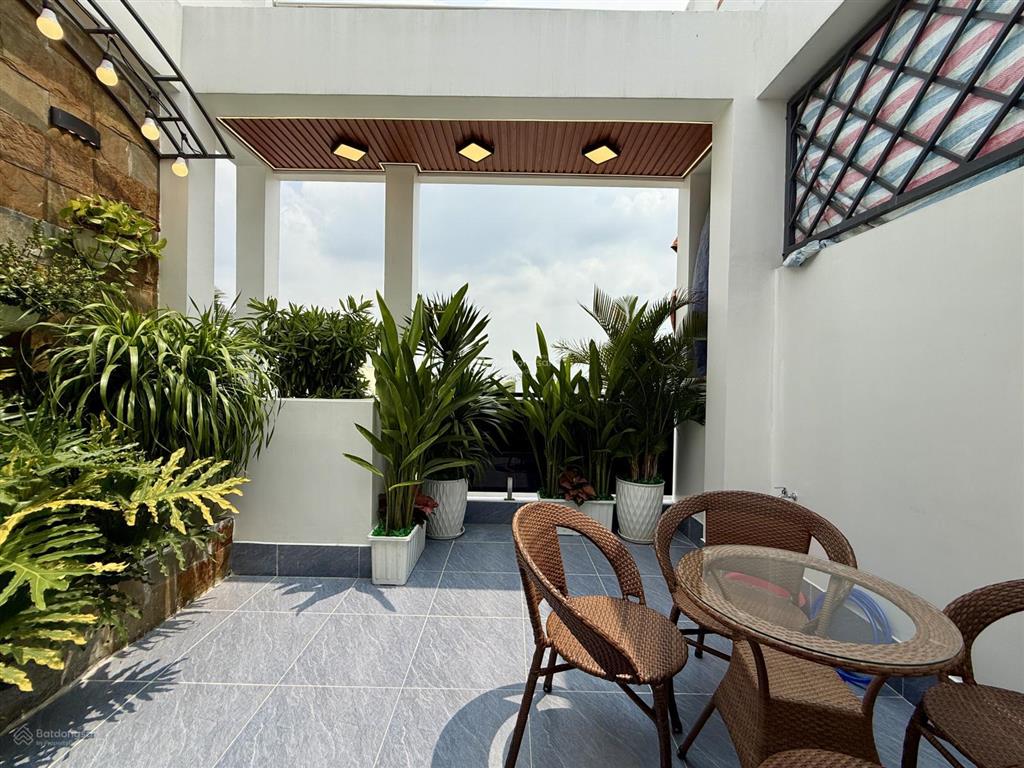 Nhà ngay bên ubp và trường học, dt4x15m, lửng, 3 lầu, 4pn, p.xông hơi, gara ô tô, p.thờ, 6.7 ty