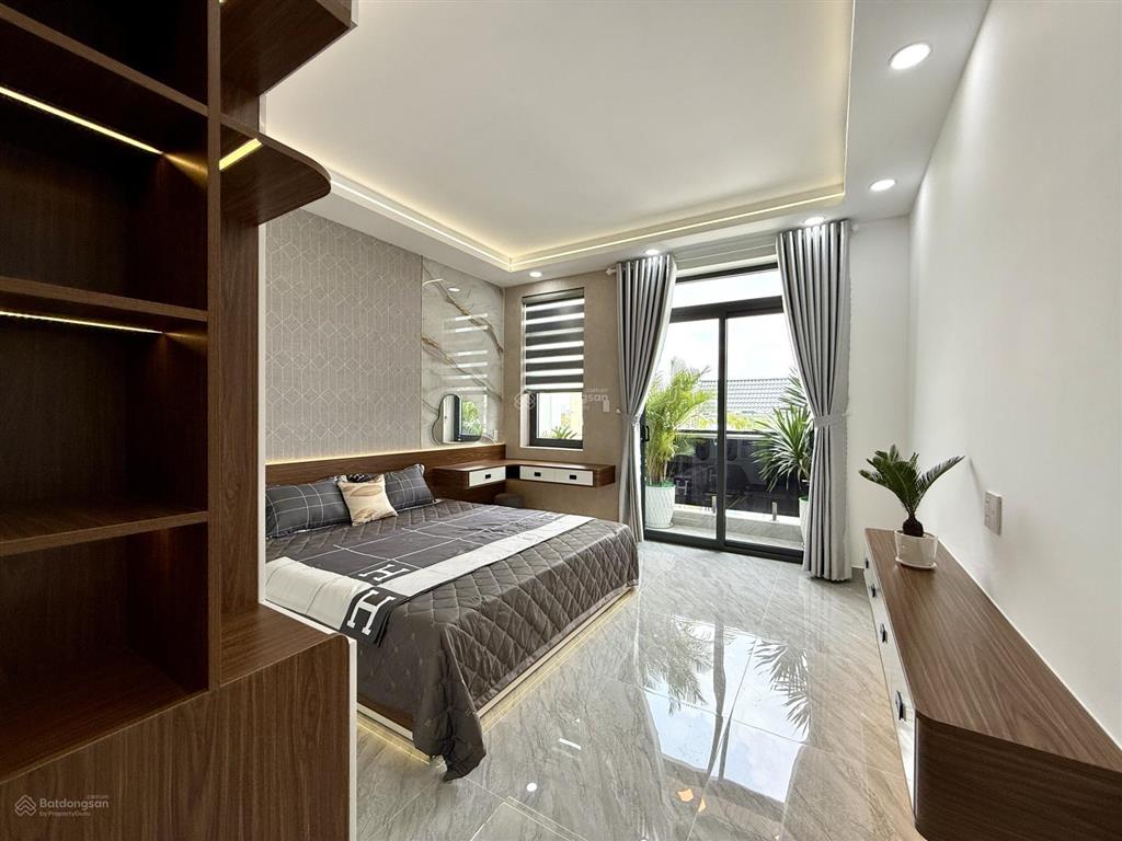 Nhà ngay bên ubp và trường học, dt4x15m, lửng, 3 lầu, 4pn, p.xông hơi, gara ô tô, p.thờ, 6.7 ty