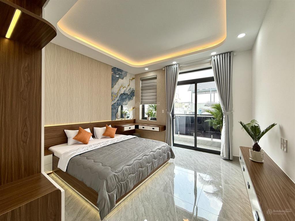Nhà ngay bên ubp và trường học, dt4x15m, lửng, 3 lầu, 4pn, p.xông hơi, gara ô tô, p.thờ, 6.7 ty