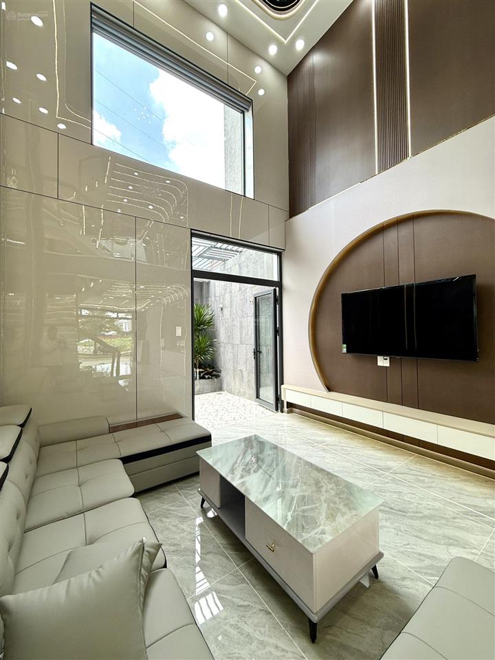 Nhà đối diện công viên, sát bên gò vấp, dt4x17m, lửng, 3 lầu, 4pn, p.thờ, gara ô tô, 7.25 tỷ,