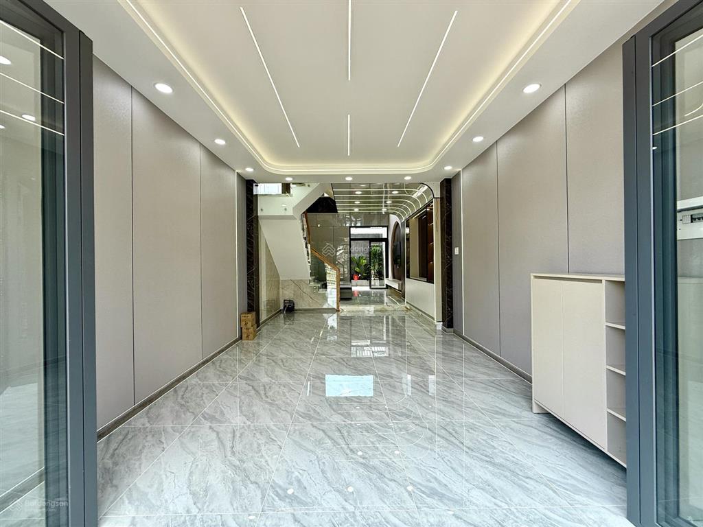 Nhà đối diện công viên, sát bên gò vấp, dt4x17m, lửng, 3 lầu, 4pn, p.thờ, gara ô tô, 7.25 tỷ,