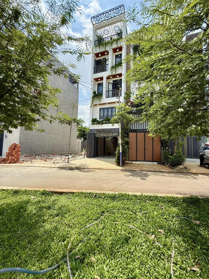 Nhà đối diện công viên, sát bên gò vấp, dt4x17m, lửng, 3 lầu, 4pn, p.thờ, gara ô tô, 7.25 tỷ,