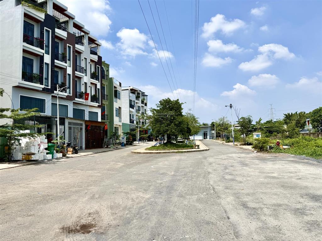 Nhà đối diện công viên, sát bên gò vấp, dt4x17m, lửng, 3 lầu, 4pn, p.thờ, gara ô tô, 7.25 tỷ,