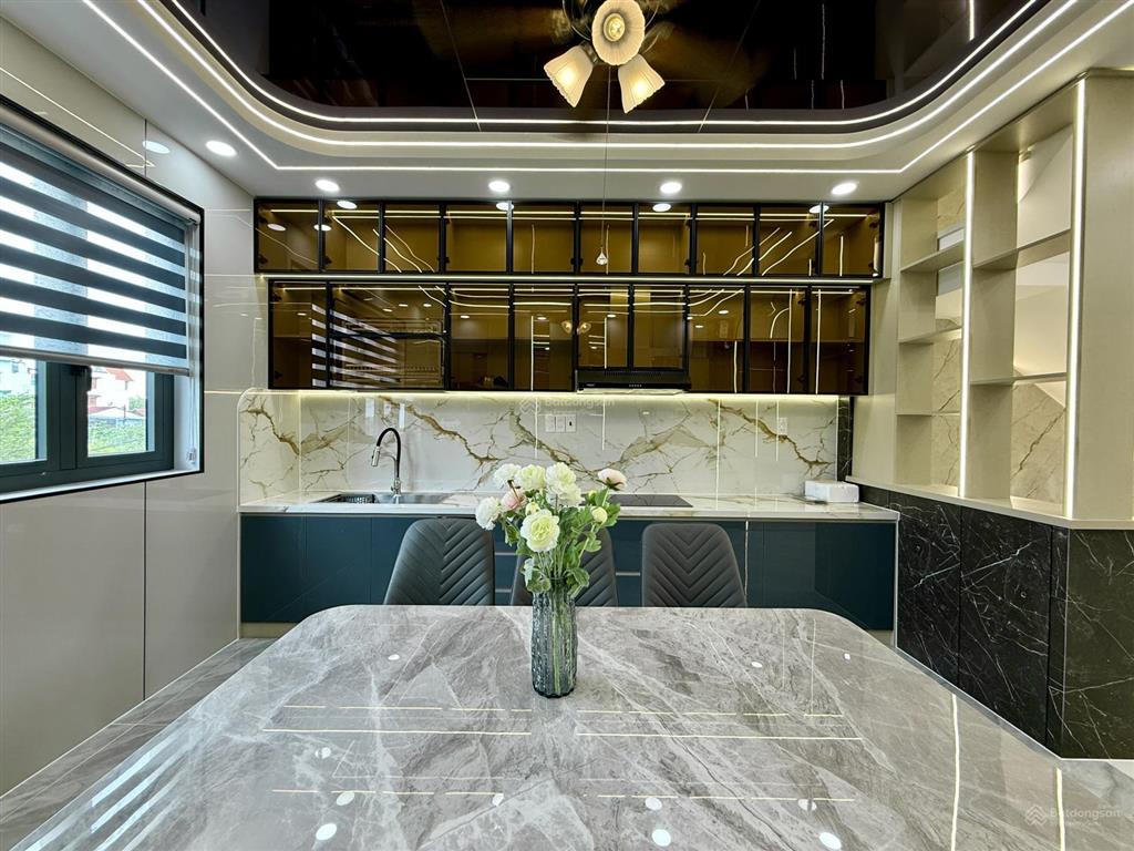 Nhà đối diện công viên, sát bên gò vấp, dt4x17m, lửng, 3 lầu, 4pn, p.thờ, gara ô tô, 7.25 tỷ,