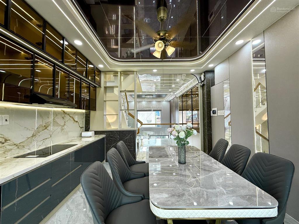 Nhà đối diện công viên, sát bên gò vấp, dt4x17m, lửng, 3 lầu, 4pn, p.thờ, gara ô tô, 7.25 tỷ,