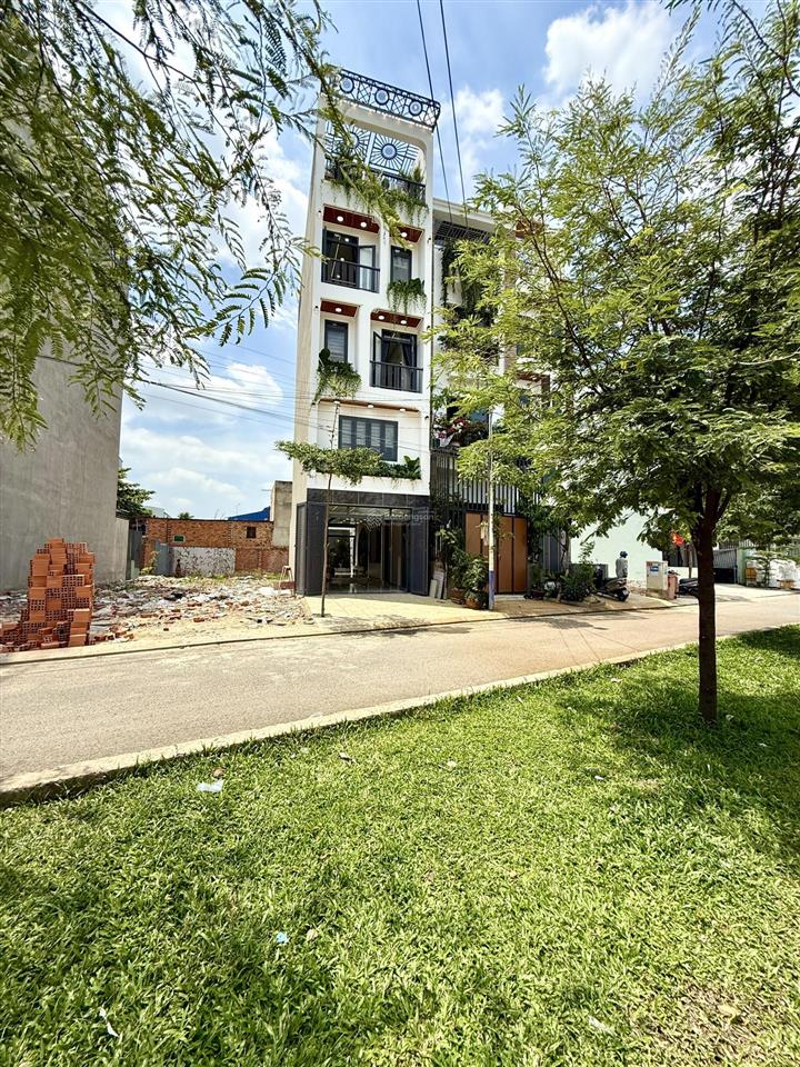 Nhà đối diện công viên, sát bên gò vấp, dt4x17m, lửng, 3 lầu, 4pn, p.thờ, gara ô tô, 7.25 tỷ,