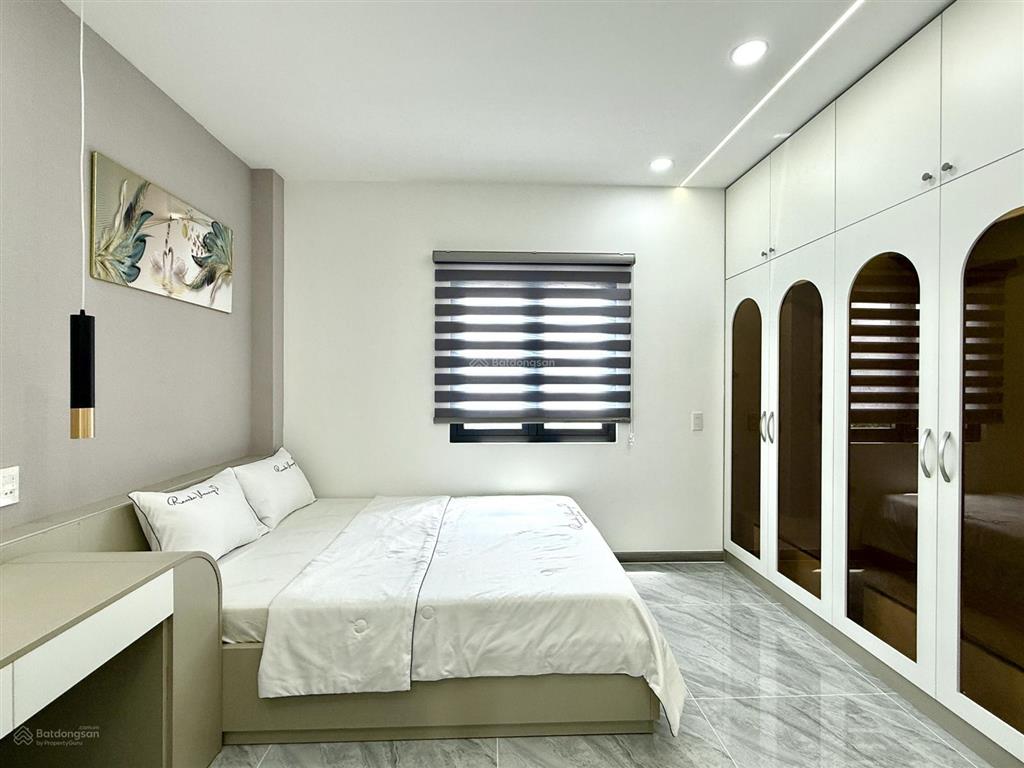 Nhà đối diện công viên, sát bên gò vấp, dt4x17m, lửng, 3 lầu, 4pn, p.thờ, gara ô tô, 7.25 tỷ,