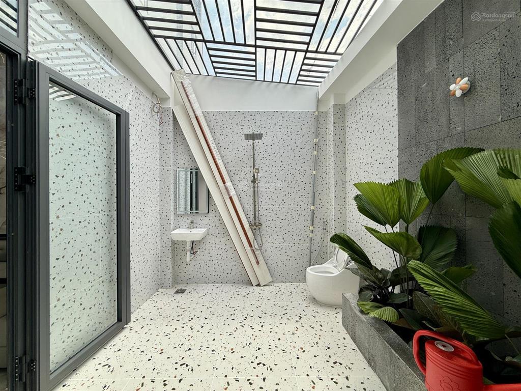 Nhà đối diện công viên, sát bên gò vấp, dt4x17m, lửng, 3 lầu, 4pn, p.thờ, gara ô tô, 7.25 tỷ,