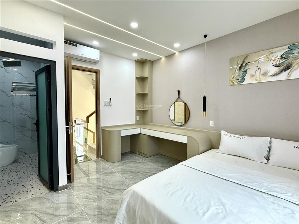 Nhà đối diện công viên, sát bên gò vấp, dt4x17m, lửng, 3 lầu, 4pn, p.thờ, gara ô tô, 7.25 tỷ,