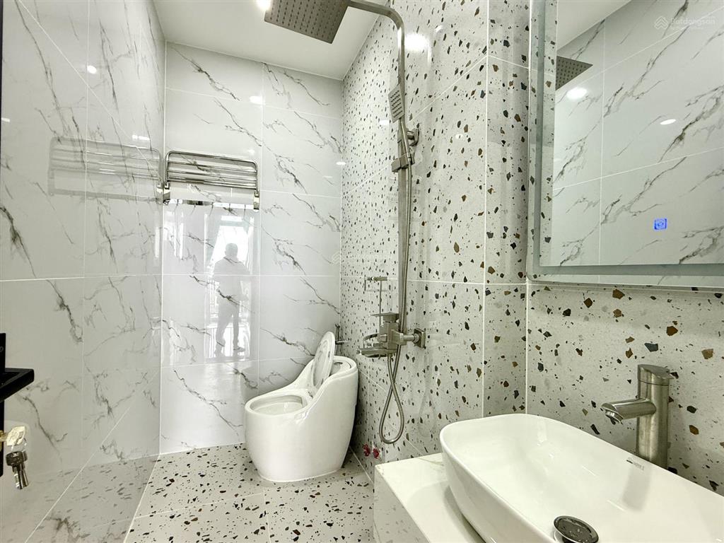 Nhà đối diện công viên, sát bên gò vấp, dt4x17m, lửng, 3 lầu, 4pn, p.thờ, gara ô tô, 7.25 tỷ,